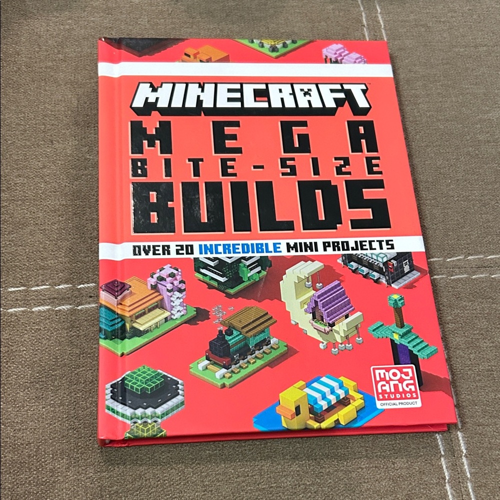 Minecraft Mega Bite-Size Builds Book - Red Cover